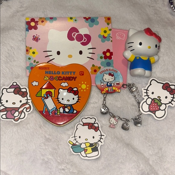 MYSTERY SURPRISE HELLO KITTY BAG - Picture 6 of 6